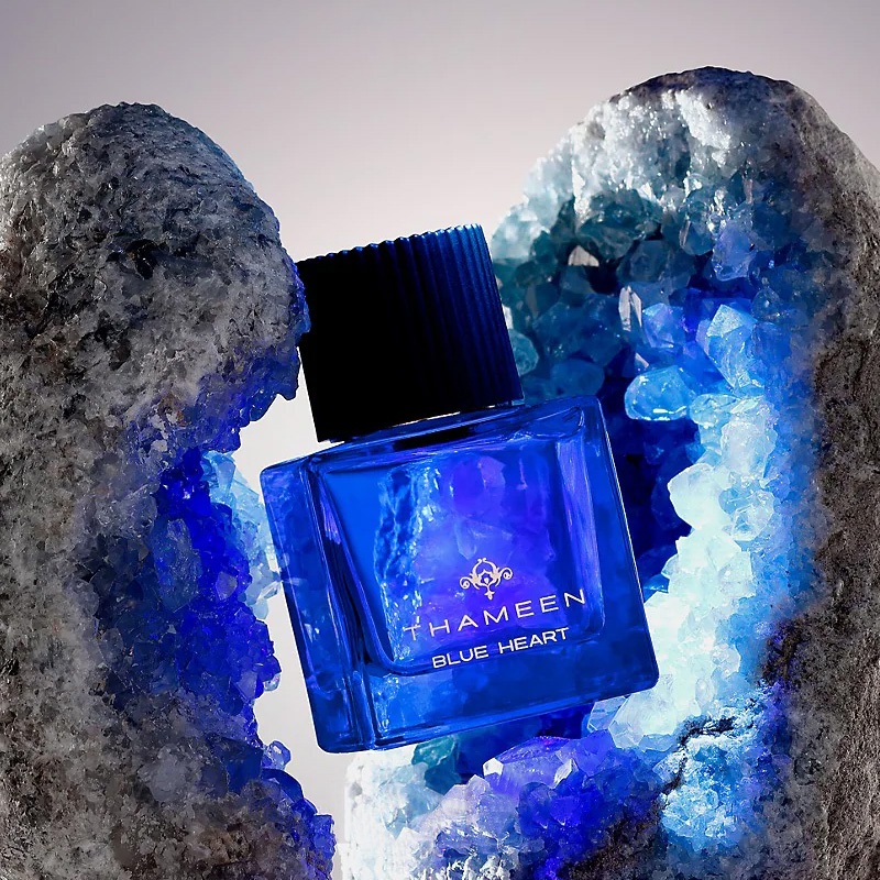 Blue high quality heart thameen perfume