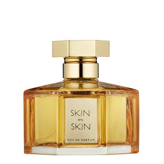 عطر Skin on Skin الذي صُنع خصيصًا للنساء والرجال من لارتيزان بارفمور