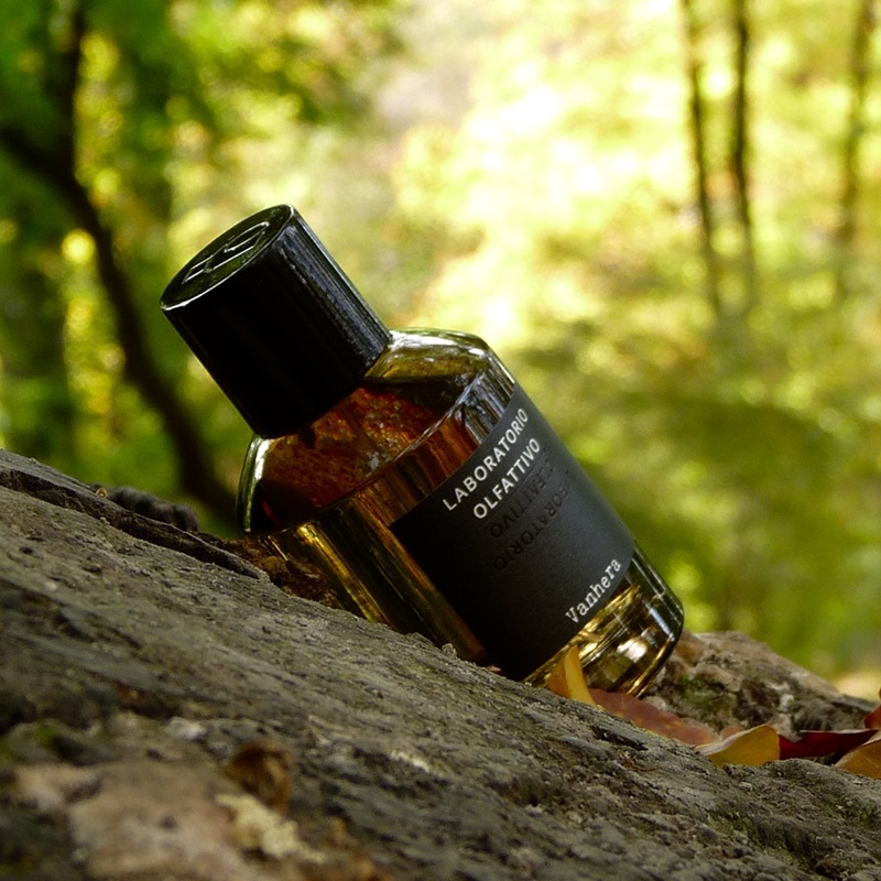 Vanhera Eau de Parfum for Women and Men Laboratorio