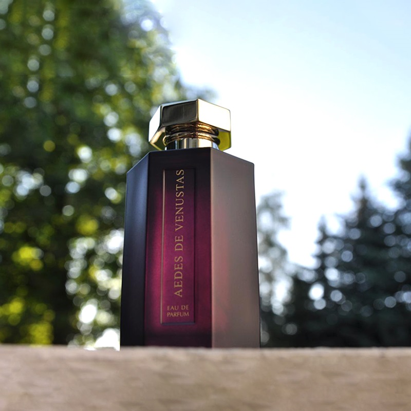 Aedes de Venustas Eau de Parfum Women and Men L Artisan Parfumeur