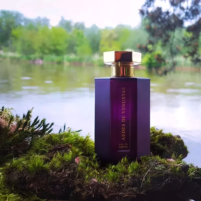 Aedes de Venustas Eau de Parfum Women and Men L Artisan Parfumeur