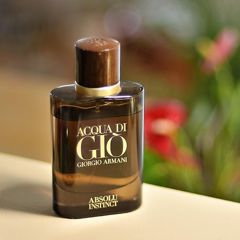 Giorgio Armani offers Acqua di Gio Abslou for men